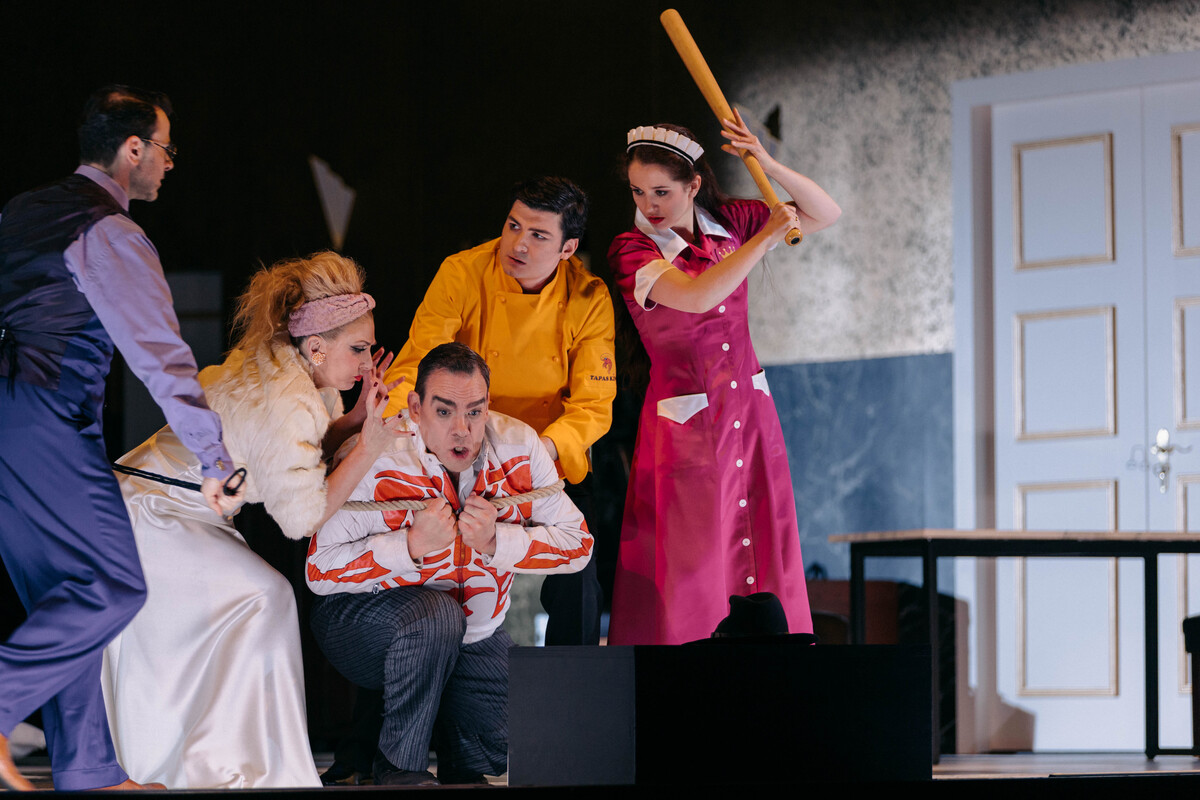 Szenenfoto aus Don Giovanni im Anhaltischen Theater Dessau, Foto Thanh Ha Nguyen