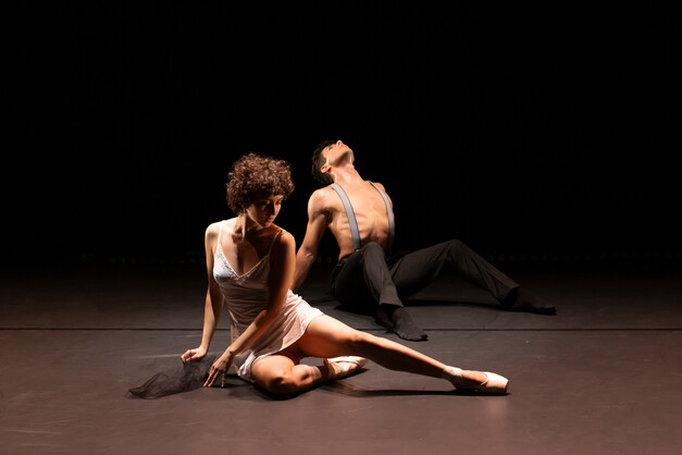 Szenenfoto aus Blaue Augen, Schwarzes Haar im Anhaltischen Theater Dessau, Foto Claudia Heysel