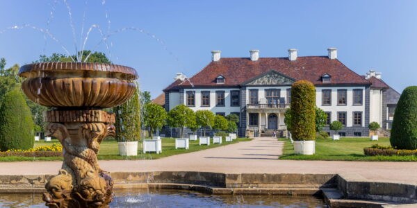 Schloss Oranienbaum mit Springbrunnen